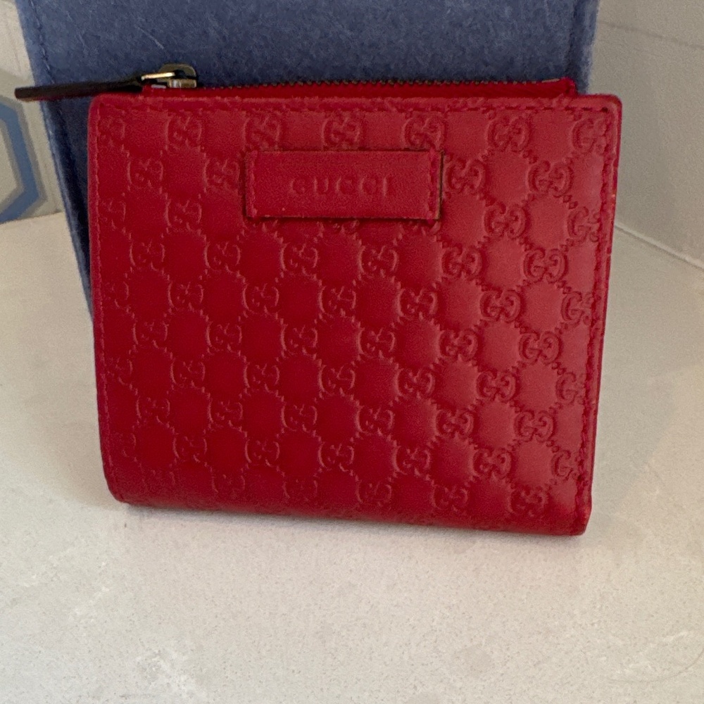 Gucci logo red wallet
